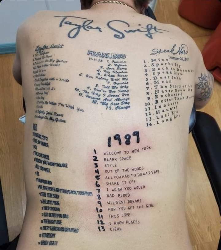 itstaytaylors's tweet photo. "can you scratch my back?"
"where?"
"on 1989 track 1 welcome to new york to track 9 wildest dreams" https://t.co/s5sq5xkMPv