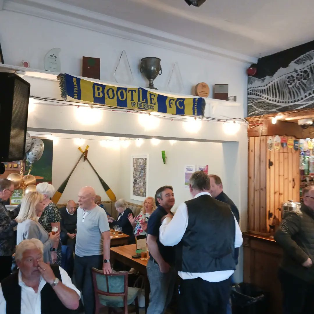 wannabes_the's tweet photo. Its warming up
#ukes
#Wednesday https://t.co/kVYuYK0wZk