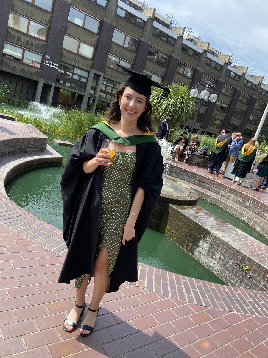 So proud of eldest daughter today!  Started in 2020 in the aftermath of Alevel algorithm and lockdowns during 1st year, PPE, placements, and generally not full Uni experience, graduating with a 1st today was an amazing achievement #paramedicscience #sgul