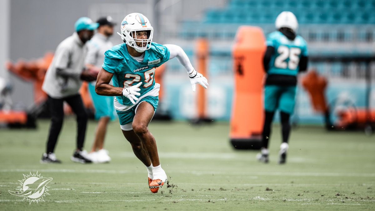 .@blessedjones33 back out on the field 💪 #FinsUp