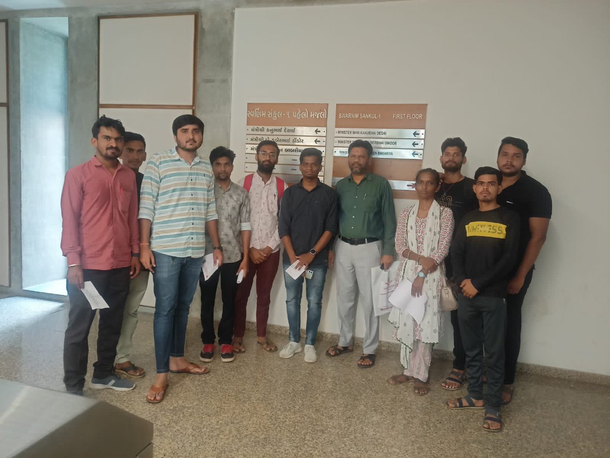 AhjoliyaMahesh's tweet photo. @kuberdindor 
@Bhupendrapbjp 
@sanghaviharsh 
@PMOIndia 
@CMOGuj 
વિદ્યાર્થીના પ્રતિનિધિ તરીકે તમે કોઈ મંત્રીશ્રીને મળવા જાઓ અને આપ રજૂઆત કરો અને તમારી રજૂઆત ધ્યાને લેવામાં ન આવે તો શું કરી શકાય સાહેબ આપ જણાવો ને????

વિદ્યાર્થી મિત્રો આપ ચલાવશો તો પણ ગમશે. https://t.co/o0cH4ulrzd