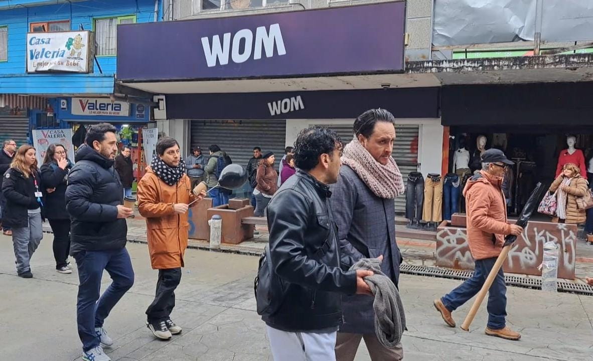 #PuertoMontt Los Consejeros Regionales por la Provincia de #Llanquihue <a href="/WAINRAIHGT/">Rodrigo Wainraihgt Galilea</a> <a href="/CesarNegronB/">Cesar Negrón Barría</a> <a href="/rarismendiv/">Rodrigo Arismendi</a> y Cristian Vargas, fueron parte de la manifestación de los comerciantes de calle Antonio Varas, dando a conocer el descontento por los retrasos que ha tenido esta obra.