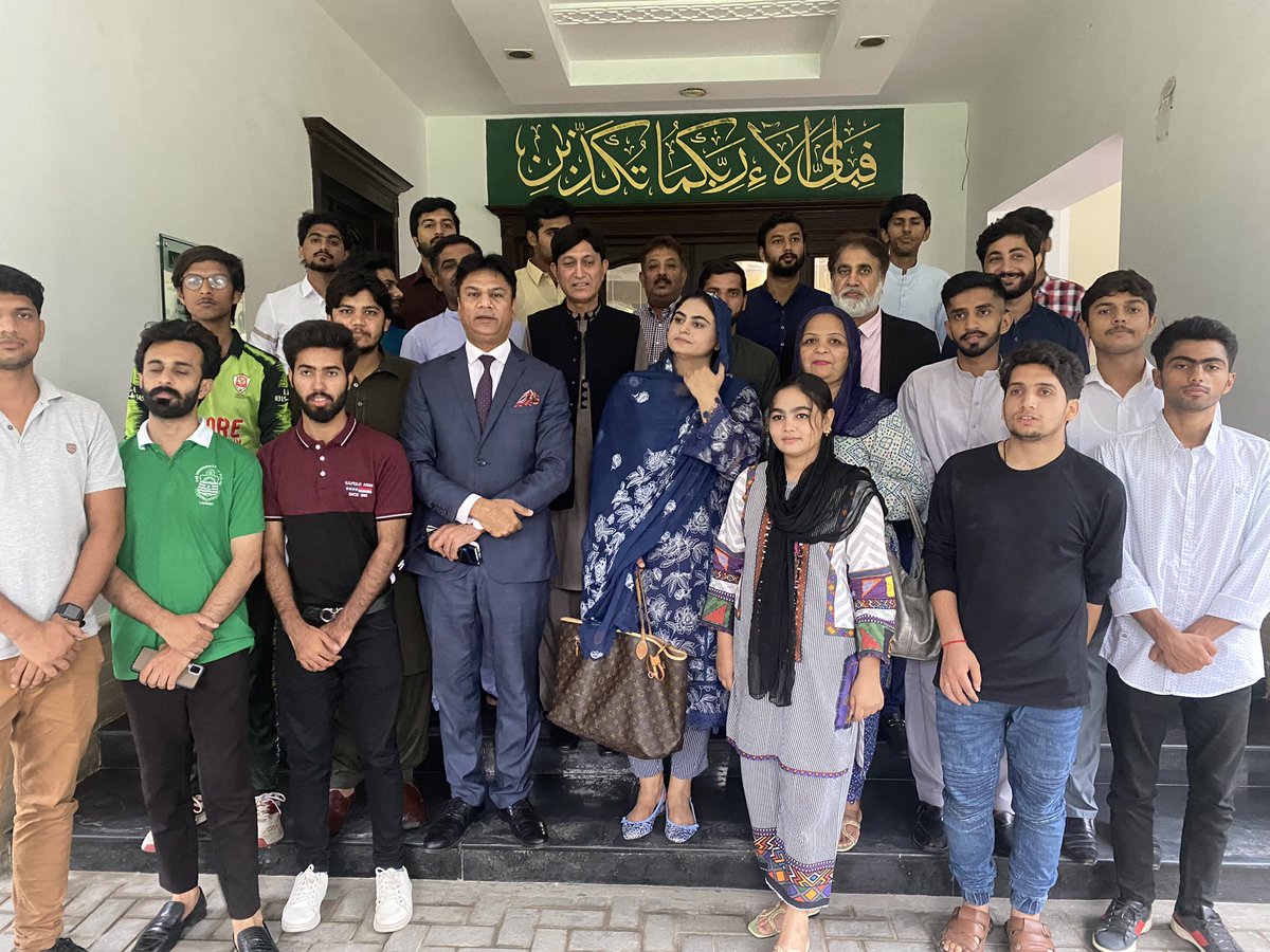 YouthMediaPMLN's tweet photo. صدر یوتھ میڈیا ٹیم میڈم شمائلہ رانا سے پنجاب یونیورسٹی لاء سٹوڈنٹ کی ماڈل ٹاؤن آفس میں ملاقات۔ 
ملاقات میں مسلم لیگ ن میں شمولیت کا اعلان 
 یوتھ میڈیا کا حصہ بن کر سوشل میڈیا گراوئنڈ پہ مسلم لیگ ن کا بیانیہ گھر گھر پہنچانے کا عزم
آپ کے لئے یوتھ میڈیا ، ایم ایس ایف سوشل میڈیا فورم https://t.co/giaR4U8lQD