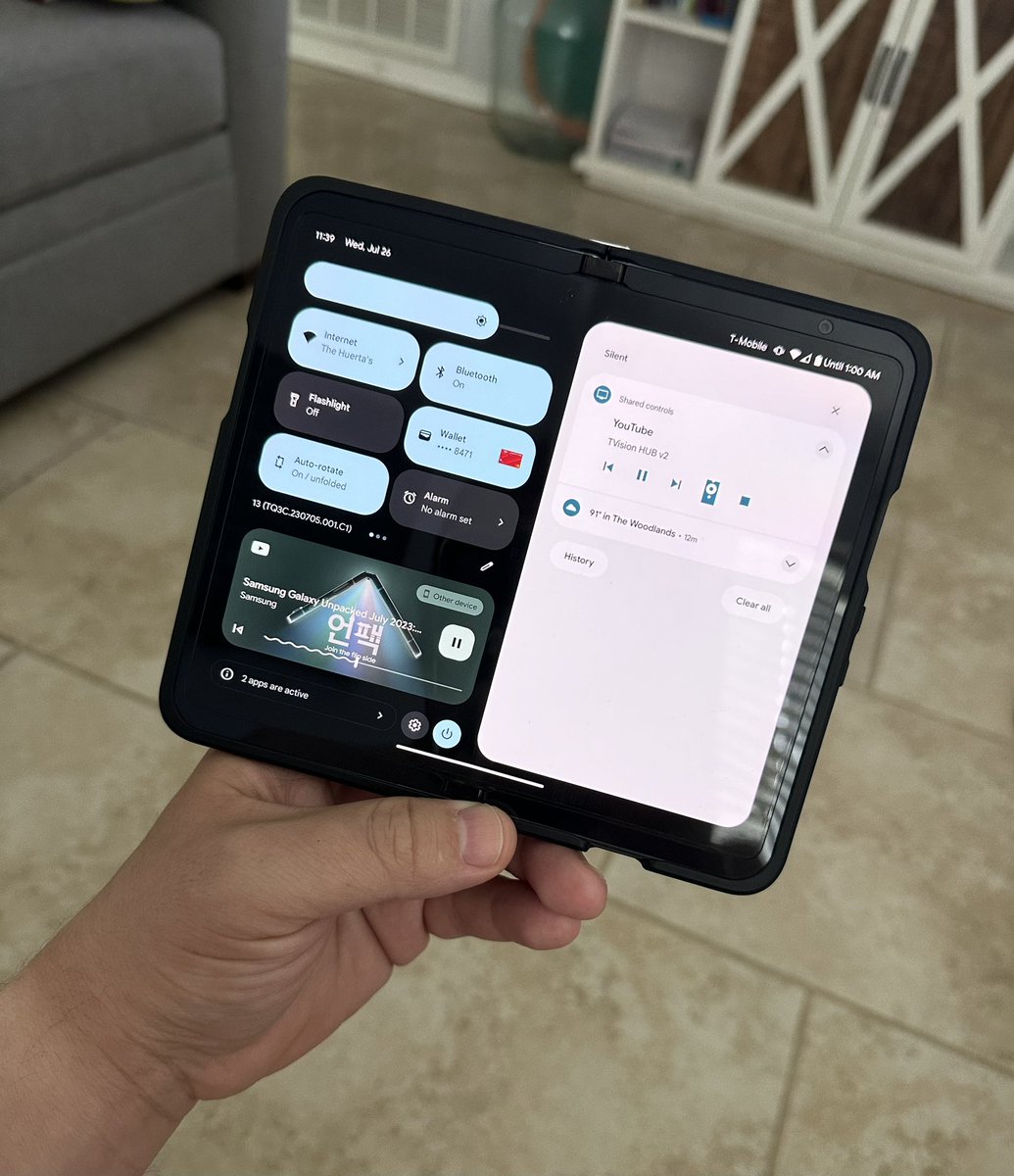 fernniePR's tweet image. Is watching the Samsung Unpacked event today from a Pixel Fold, then taking the picture of it from and iPhone 14 pro and put it on tweeter (until the change the name) a sacrilegious act? 😂
#galaxyfold