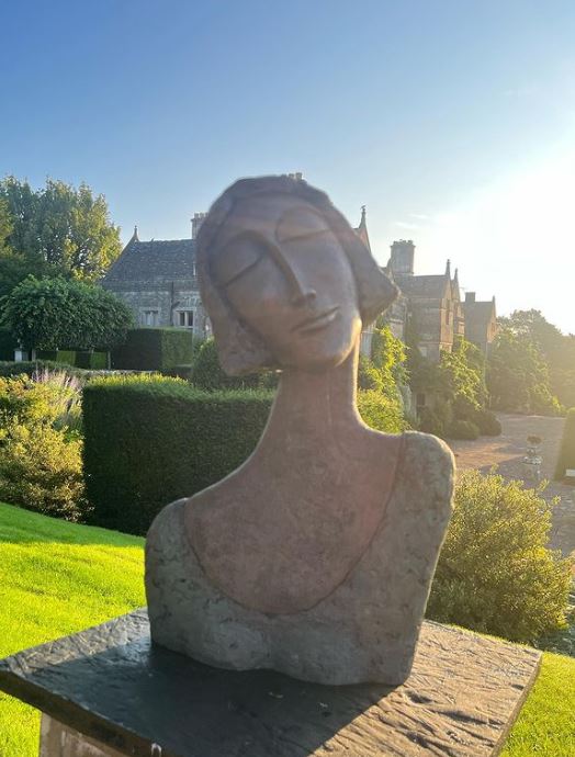 CotswoldsInfo's tweet photo. There’s no need for filters when the mornings are as beautiful as this @miserden  ‘Pretty Woman’ by @kaysingla looking resplendent in morning sunlight. Don’t miss the last days of  @cotswoldsculptorsass ‘Creating Spaces’ exhibition.  #miserden #sculpture
https://t.co/QwU2Kw86RA https://t.co/ll3dPYKEnA