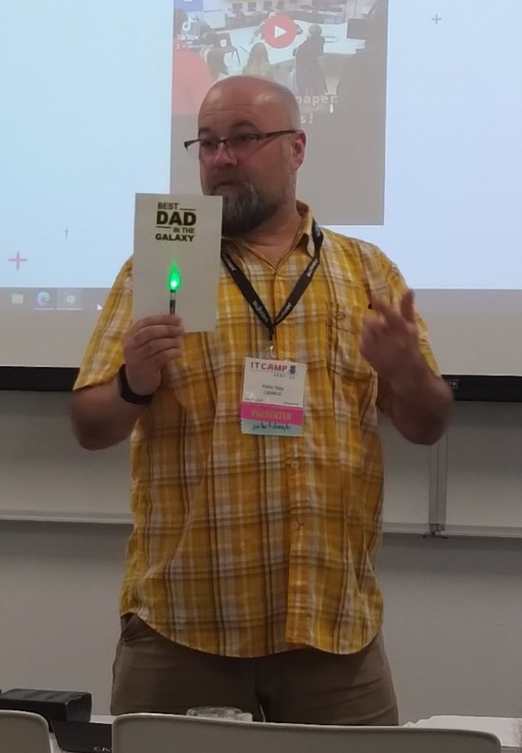 AnneLeBlanc2's tweet image. Amazing #papercircuit ideas with @peterfday6 #itcamp2023