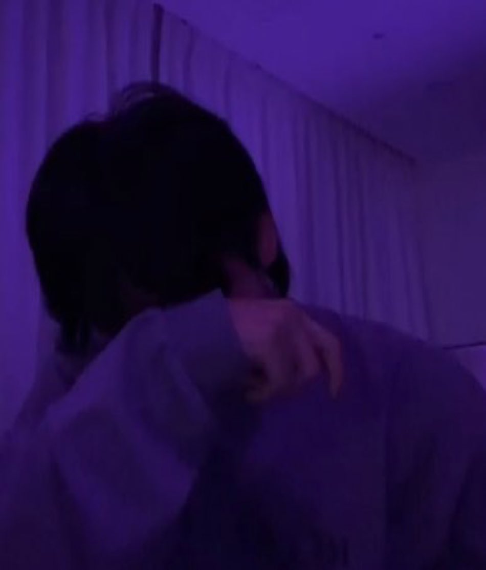 howtopavetheway's tweet photo. 🐰 bunu ne zaman yaptılar? böyle bir şarkı var mıydı neden şimdi öğrendim ㅠㅠ bir ay önceydi.. bilmiyordum.. gerçekten.. çok duygulandım.. ARMYler şarkı söylemekte iyi heh https://t.co/WHNBHpTjSk