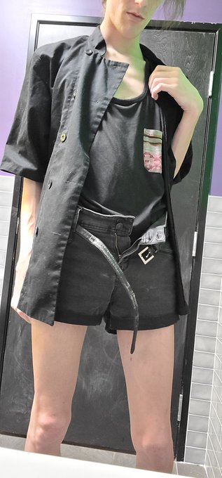 Boss man didn't like my shorts 😡🤬  I got a bonus photo shoot for today.  We take those. https://t.co<a href="/tag/newprofilepic"class="tags"><span>#newprofilepic</span></a>