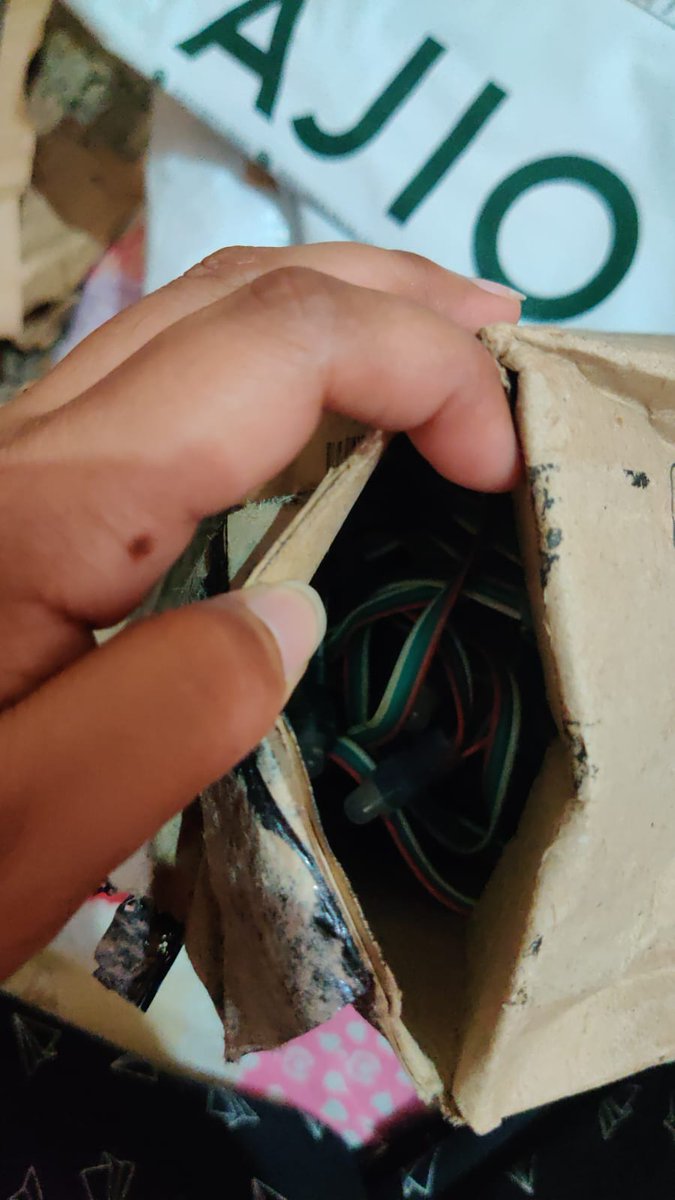 MontyAkshay's tweet photo. Ordered Canon 24-70mm lens worth 1.2l on 15 Jul(prime day sale) for @amazonIN. Received led lights instead. Contacted customer care, but still no resolution. Utterly disappointing! #amazonfraud https://t.co/NCsEEwczxy