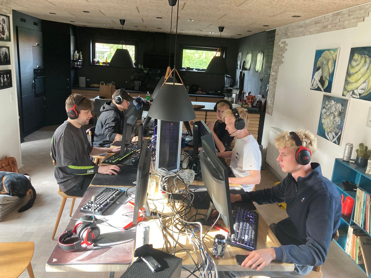 @WegizEsport LAN 2.0 🐐🐐

Denne gang vinder vi elo og swiper dejlige damer på Tinder. (Ikke dem med kærester, bare rolig!!!!!!!!!!!!)