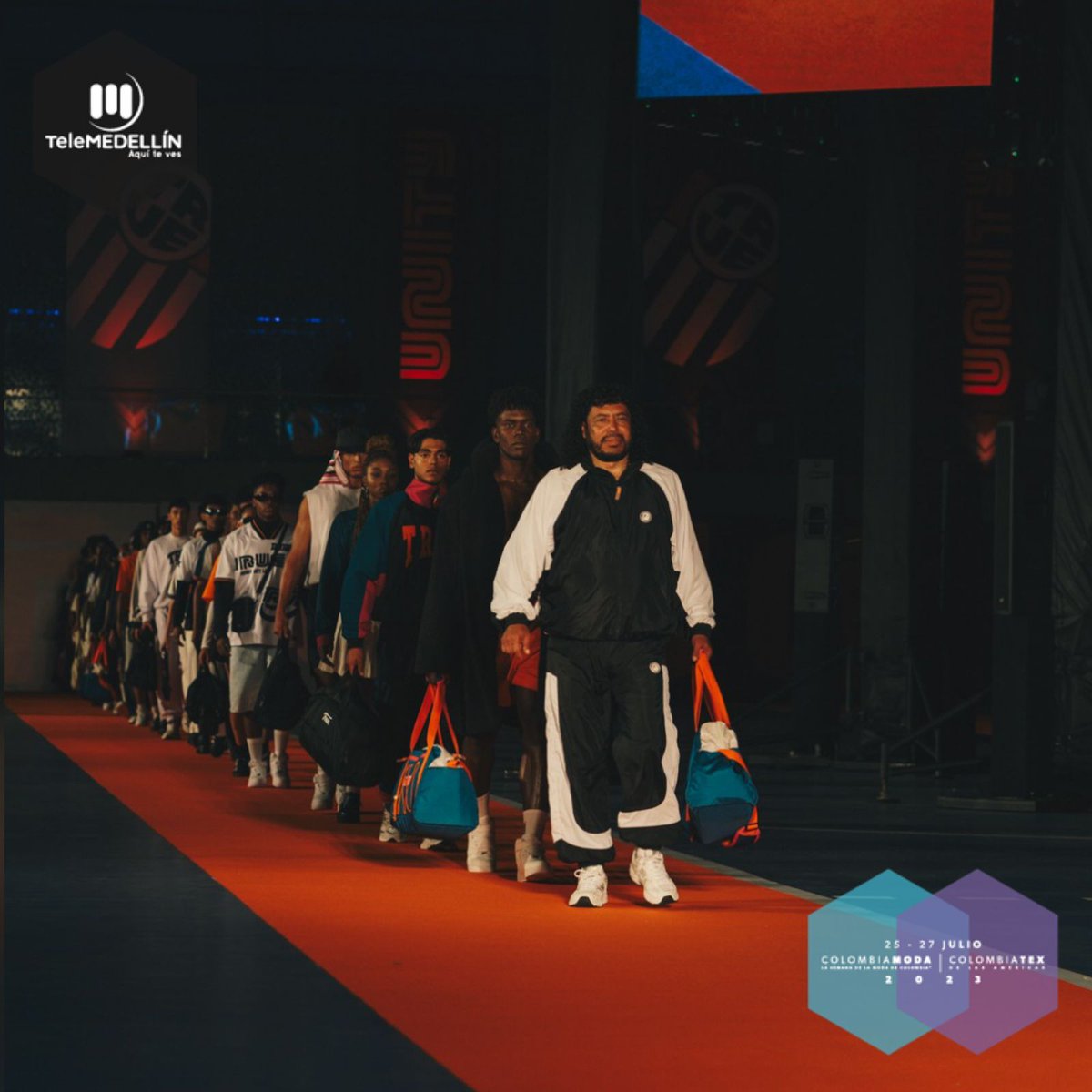 Telemedellin's tweet image. El estilo urbana se tomó la pasarela UNITY de TRUE 😎, donde además de la moda, René Higuita se robó el show. 

Conoce cada detalle de #Colombiamoda2023 + #Colombiatex2023 en telemedellin.tv/especiales/col…. 

#TMEsModa