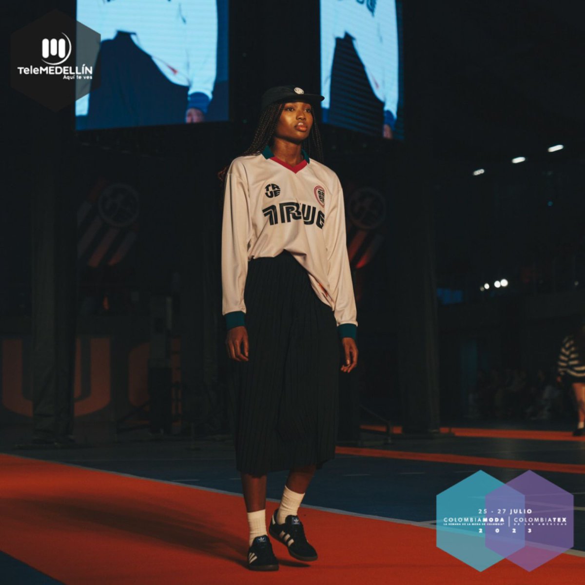 Telemedellin's tweet image. El estilo urbana se tomó la pasarela UNITY de TRUE 😎, donde además de la moda, René Higuita se robó el show. 

Conoce cada detalle de #Colombiamoda2023 + #Colombiatex2023 en telemedellin.tv/especiales/col…. 

#TMEsModa
