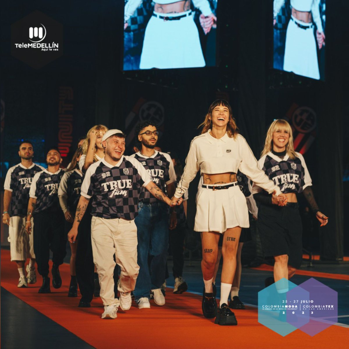 Telemedellin's tweet image. El estilo urbana se tomó la pasarela UNITY de TRUE 😎, donde además de la moda, René Higuita se robó el show. 

Conoce cada detalle de #Colombiamoda2023 + #Colombiatex2023 en telemedellin.tv/especiales/col…. 

#TMEsModa