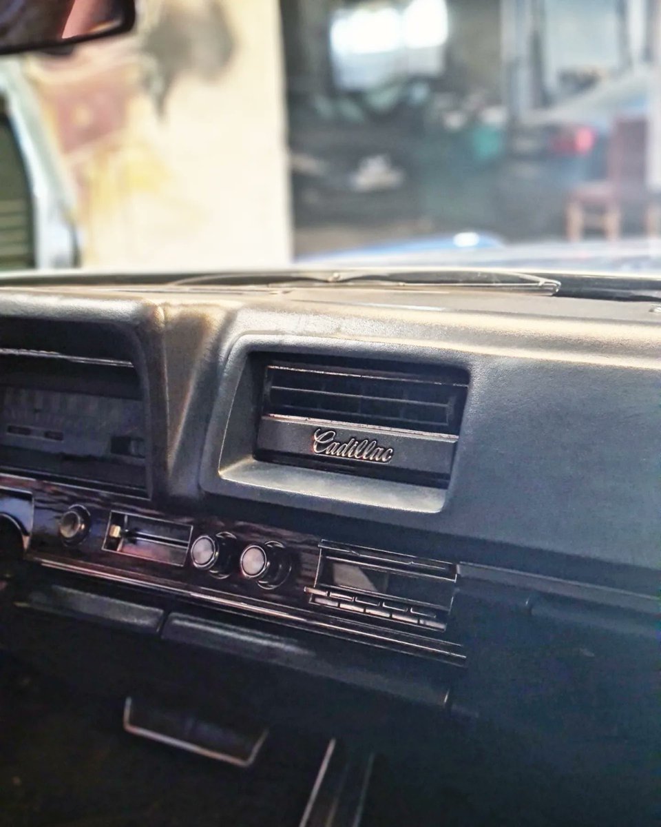 julienrosburger's tweet image. Maintenant sur #POA découvrez la #Cadillac #Deville de 1968 🇺🇸