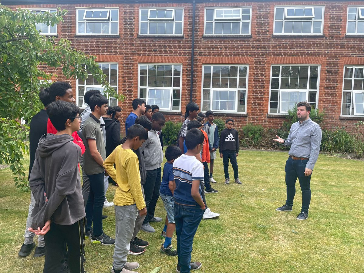ElliotColburn's tweet photo. Enjoyed meeting some of the pupils at Wallington Grammar; getting a headstart on a packed few weeks across the area for Recess!👋

Whilst it's great having pupils up to Parliament, nothing beats visiting them at school, hearing what they're up to and taking lots of questions too! https://t.co/ndTDliW7Ei