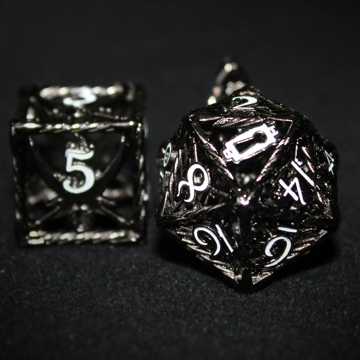 DiceDungeons's tweet image. Abby has worked tons of conventions with me and loves the Arsenal sets best.  She said it is hard to choose, but Bard and Rogue are probably her favorites.  She says it all comes down to the jingling sound! #ClassDice #DnD #5e #DiceGoblin buff.ly/3L5lLew
