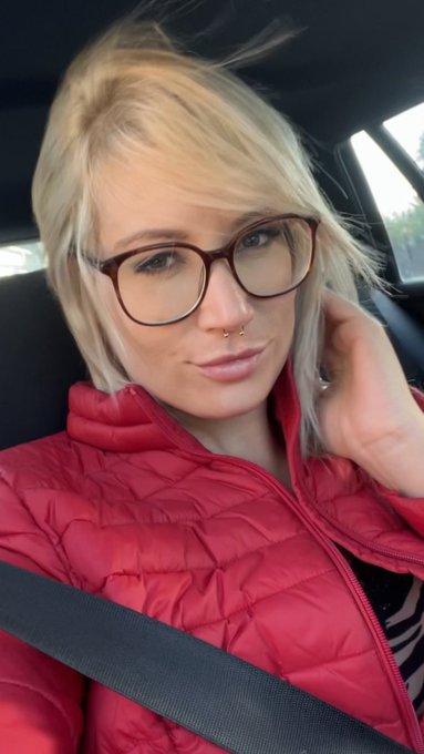 After work, I&rsquo;m so in love with my makeup! 😍😍🤩🤩 https://t.co/ilBWFAPPFA<a href="/tag/netflixandchill"class="tags"><span>#netflixandchill</span></a>