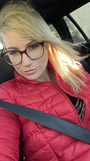 After work, I&rsquo;m so in love with my makeup! 😍😍🤩🤩 https://t.co/ilBWFAPPFA<a href="/tag/netflixandchill"class="tags"><span>#netflixandchill</span></a>