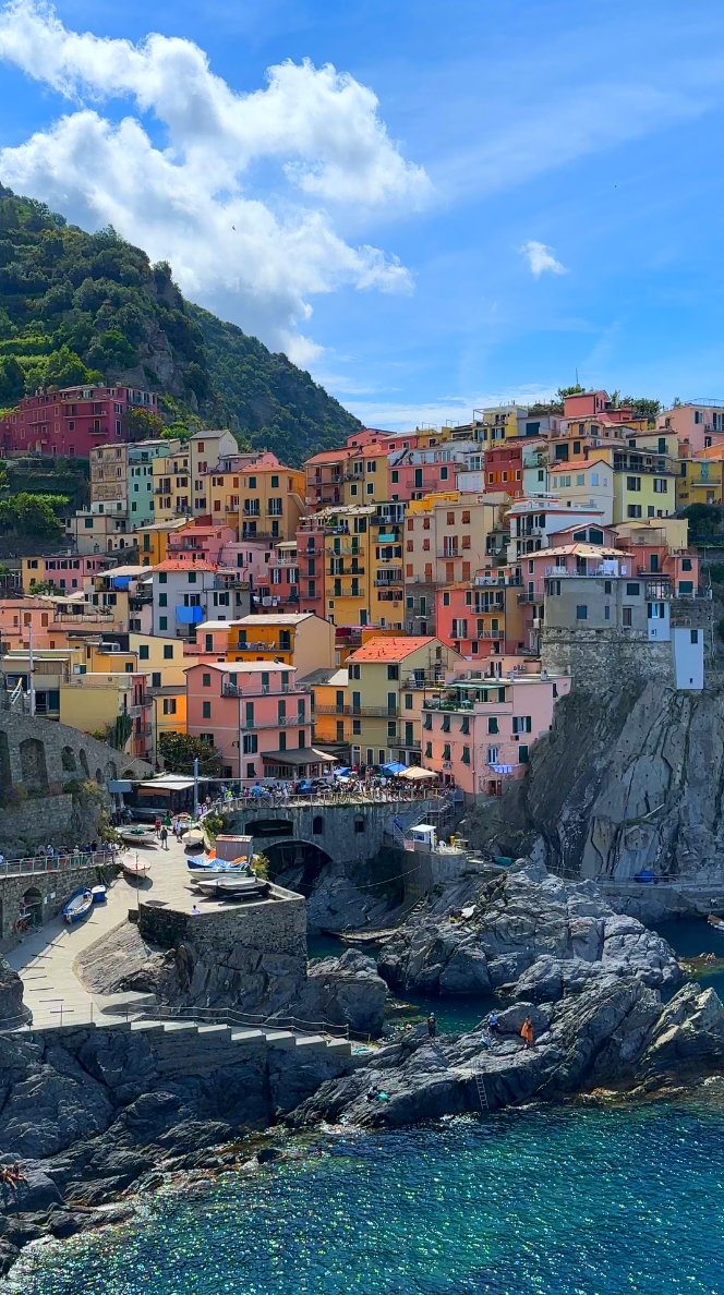 exprimilo's tweet photo. Recorrido por #CinqueTerre #Liguria , #Italia en tan solo un día! 👇🏻
https://t.co/nxsQbRNqX9
#manarola #riomaggiore #vernazza #corniglia #monterossoalmare #inliguria #lamialiguria #viviendoenitalia #argentinosenitalia #parcocinqueterre #parconazionale5terre https://t.co/039rzRBtqO