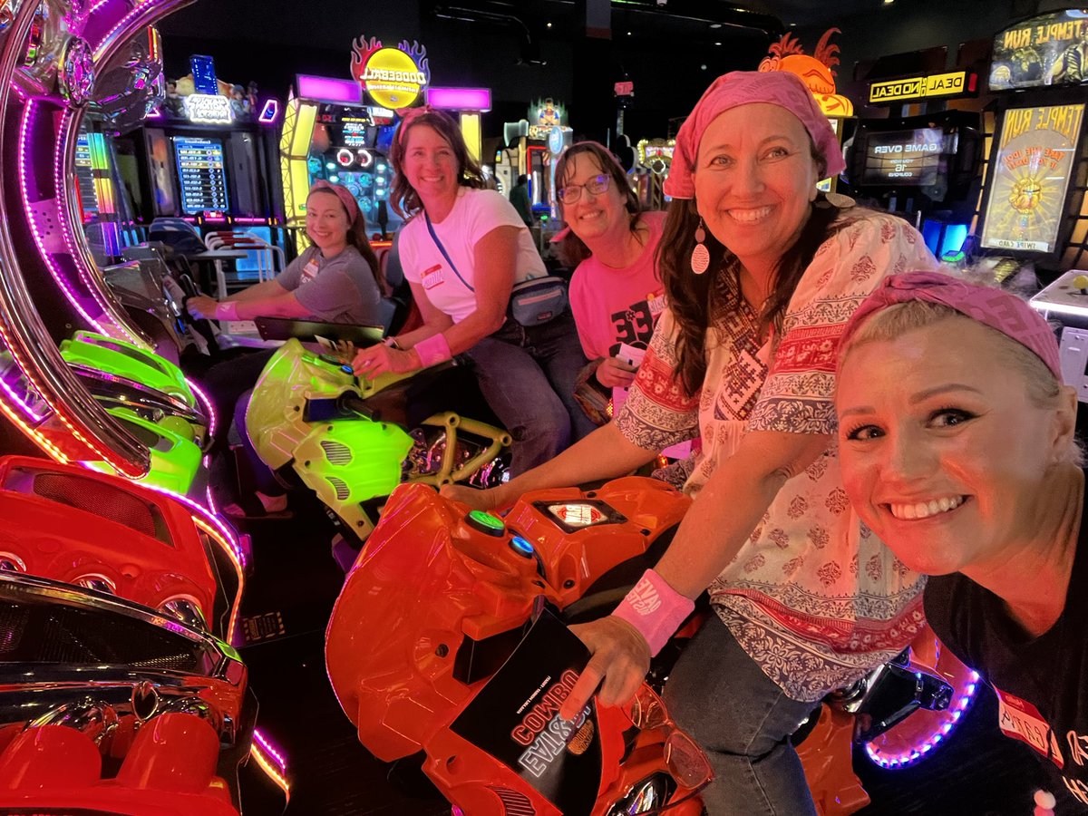 #dnbteambuilding Team Pink!