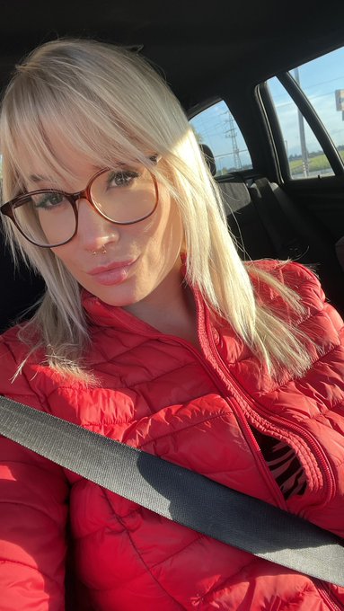 After work, I&rsquo;m so in love with my makeup! 😍😍🤩🤩 https://t.co/ilBWFAPPFA<a href="/tag/netflixandchill"class="tags"><span>#netflixandchill</span></a>