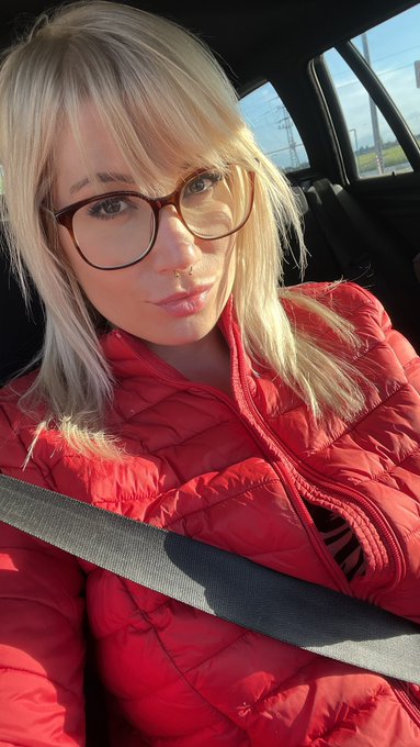 After work, I&rsquo;m so in love with my makeup! 😍😍🤩🤩 https://t.co/ilBWFAPPFA<a href="/tag/netflixandchill"class="tags"><span>#netflixandchill</span></a>