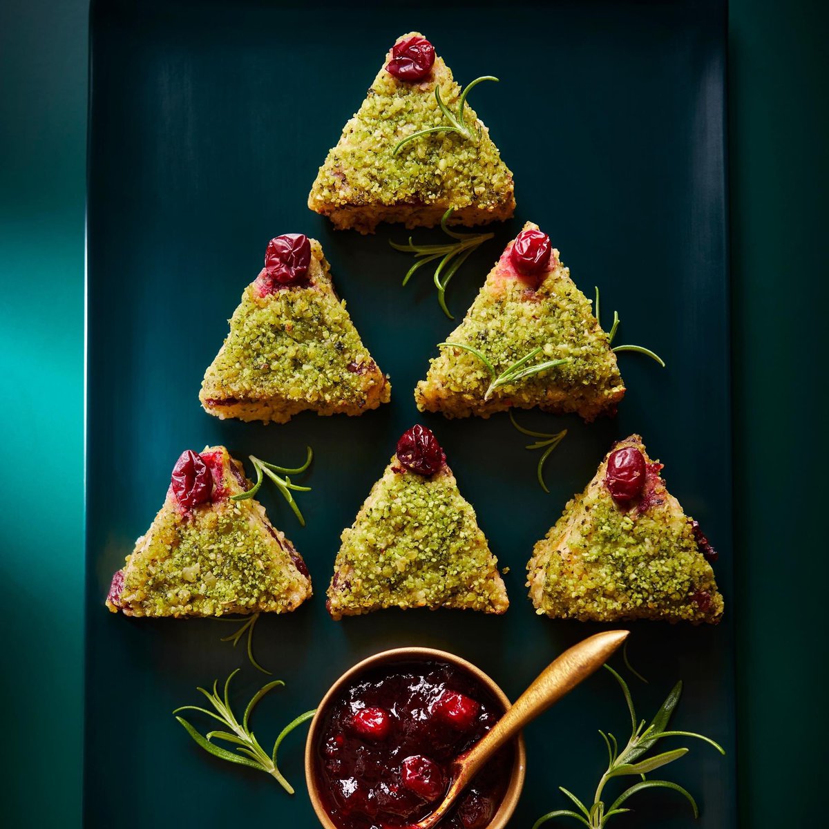 willtorrent's tweet image. Ding-dong! Merrily July, Waitrose Christmas is coming! It’s the most wonderful time of the year, where we give you a sneak peak into Christmas at @waitrose! From moreish mains to divine desserts, check out our delicious Christmas range, here: bit.ly/3Od5e9I
