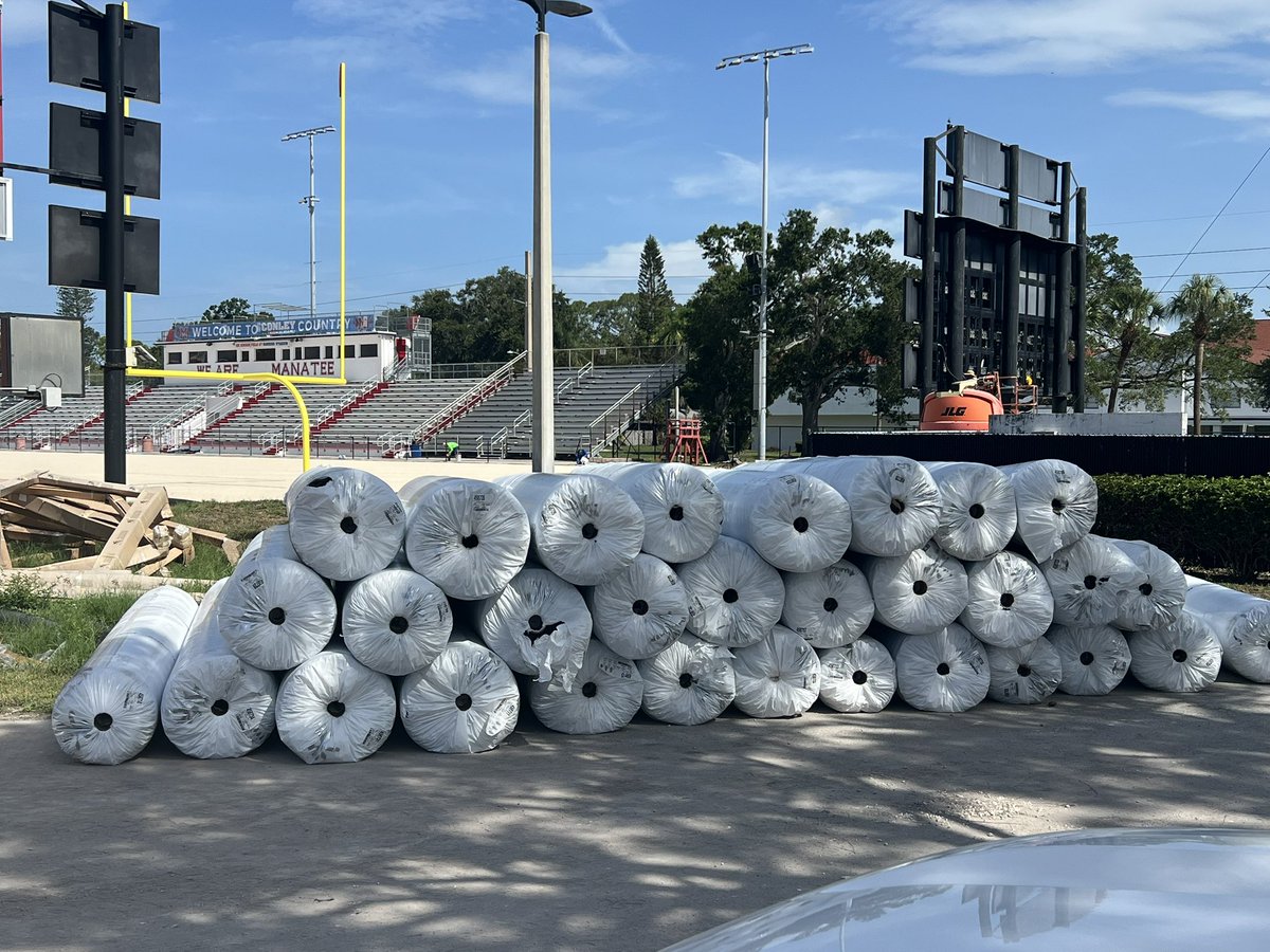 Coach_Allen54's tweet image. 👀👀🚨🚨Look what’s on site @ManateeFB. It will not be long until your @AstroTurfUSA field is ready for the Hurricanes!  #onourturf #HurricaneSeason #builtbetter