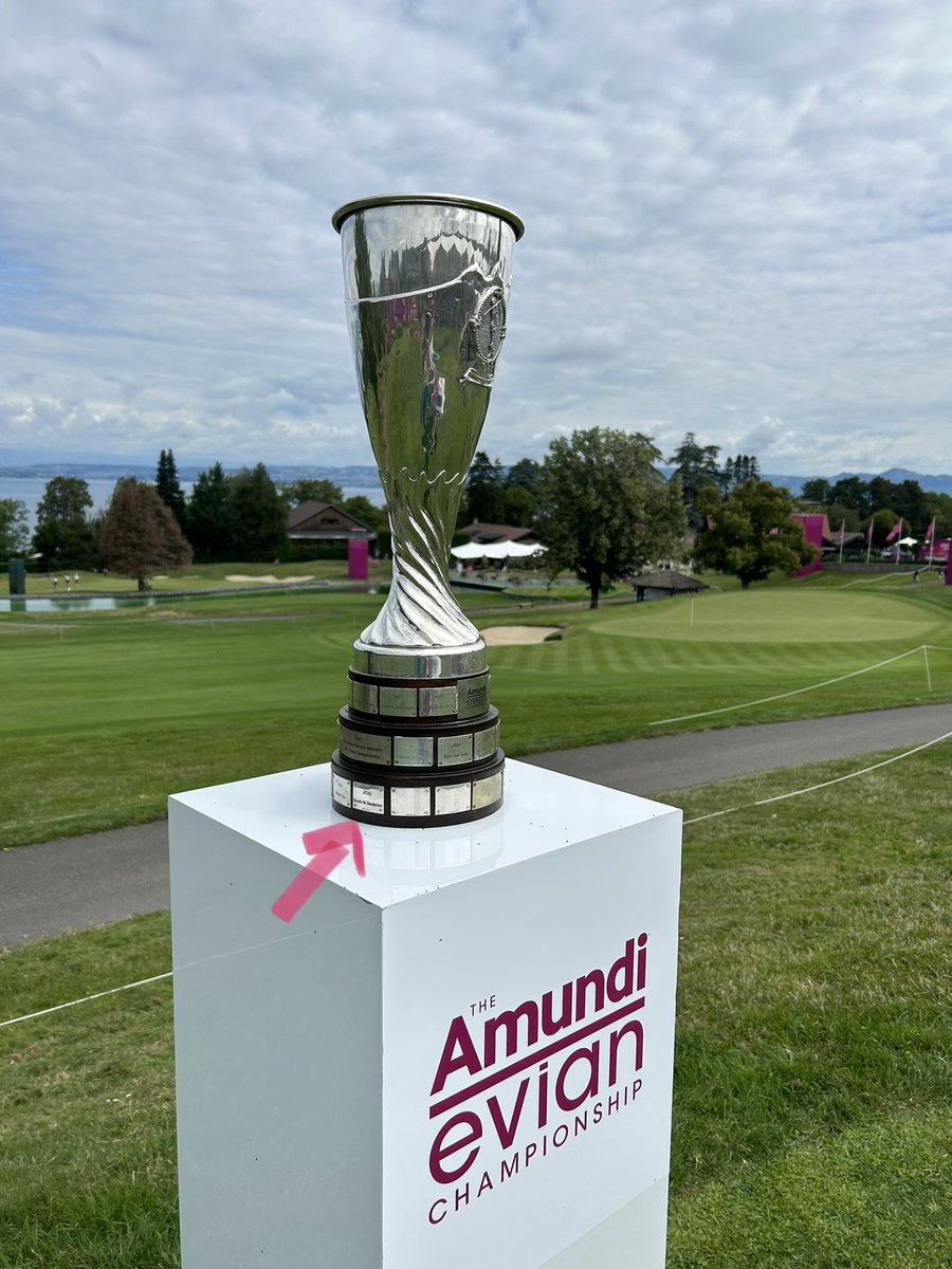 BrookeHenderson's tweet photo. Excited to be back @EvianChamp in France! 🇫🇷😊
#DefendingChamp
#MajorChampionship https://t.co/f9saCnH4rY