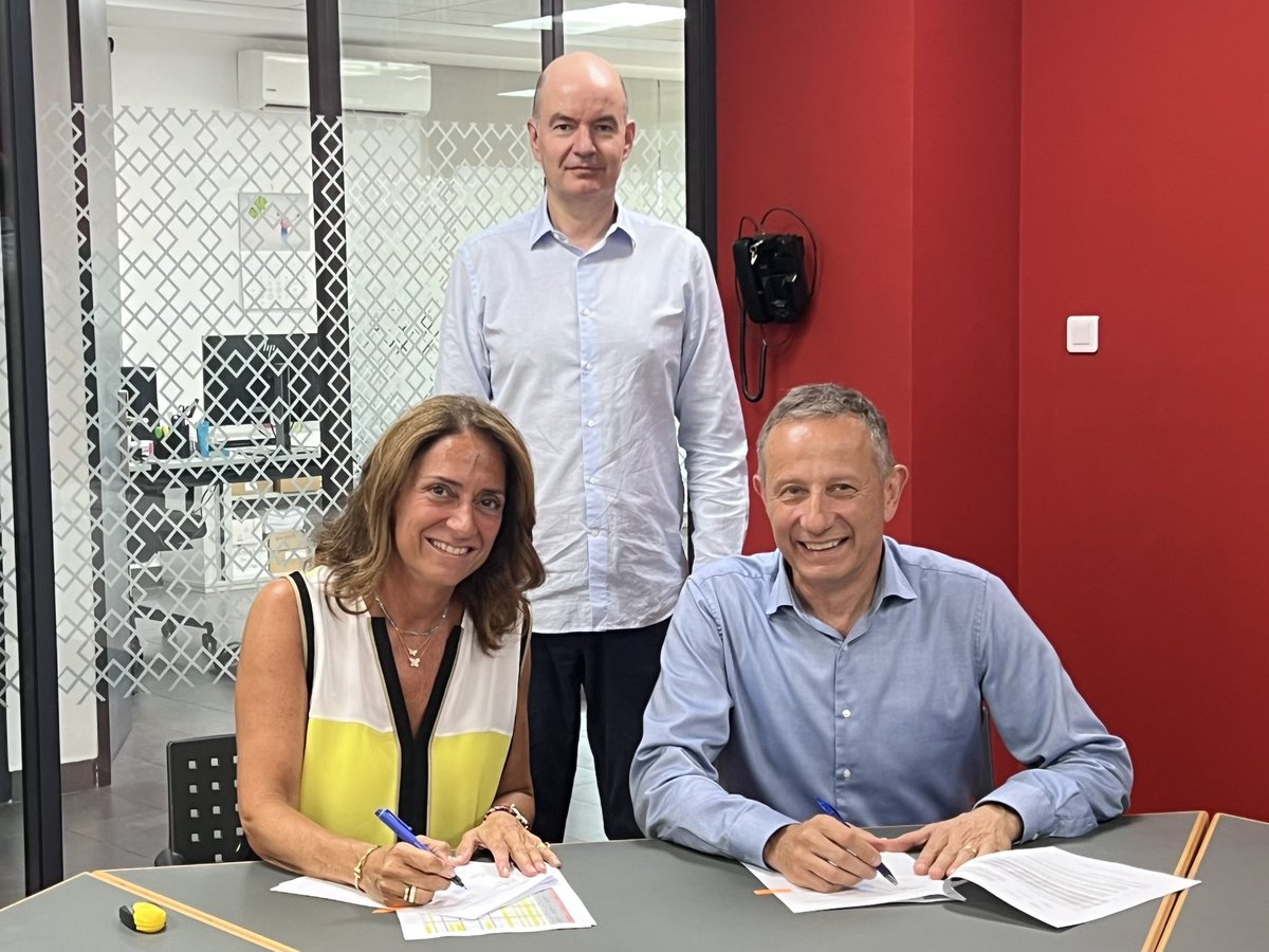 L'#OIT a signé à #Tunis un engagement financier additionnel de USD 1.2 millions  avec la coopération #suisse pour  le Programme IPDLI qui poursuivra ses interventions dans la promotion d'un développement local intégré générateur d'opportunités d'emplois décent.