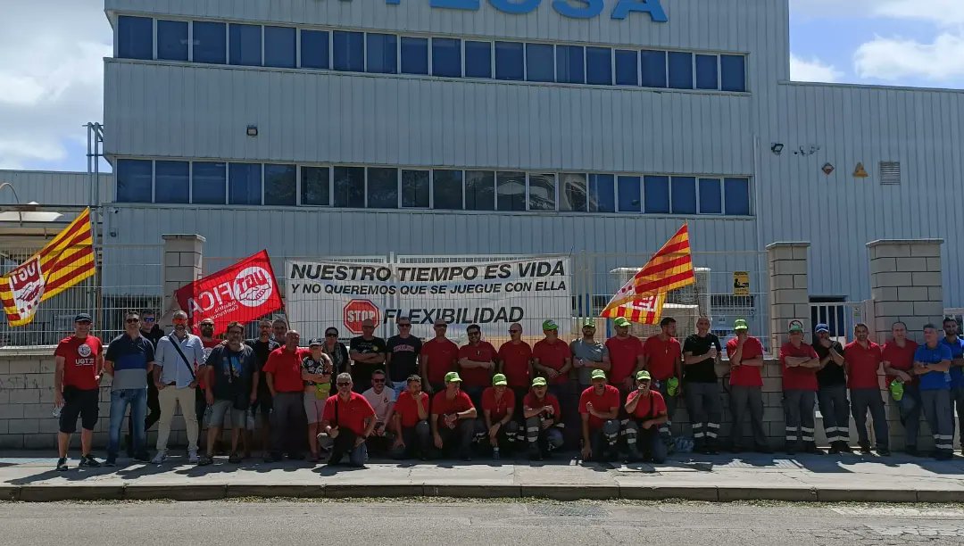 ApgUgt's tweet photo. Los/as compañeros/as de la sección sindical de HIPLUS han tenido la segunda jornada de huelga. El seguimiento ha sido del 100%.
Han estado acompañados dando apoyo por diferentes secciones sindicales del territorio y por el secretario general de UGT FICA CATALUNYA Antonio Rudilla https://t.co/sueY7puhFW