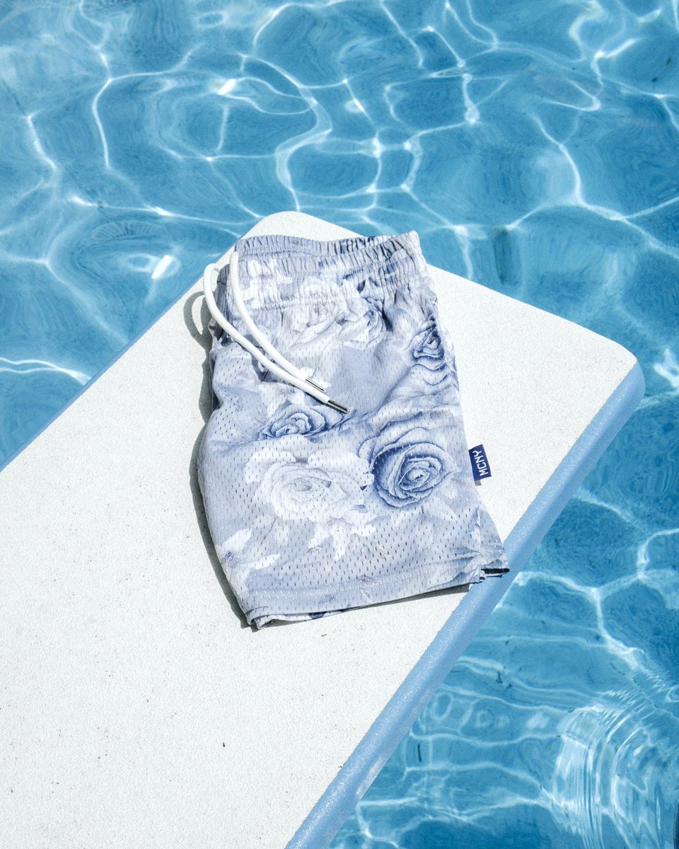 maxcomfortfilms's tweet image. 🚨GIVEAWAY🚨

All you have to do is RT and you’ll have a chance to win my new shorts before they release tomorrow 💫

I’ll do a random drawing tonight at 11pmEST and post the winner in the replies of this tweet.