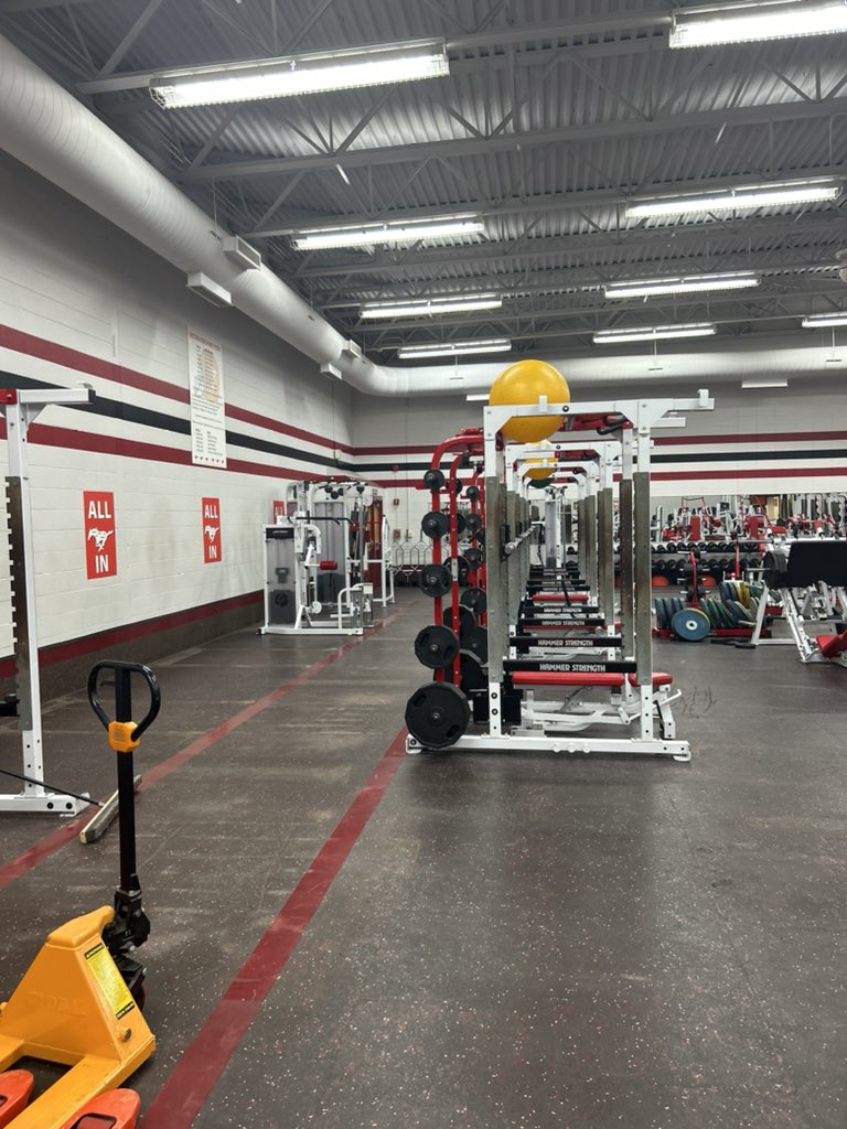 MunsterStrength's tweet photo. The weight room may look new to some of you. Our Boys and Girls basketball have experienced the new layout.

Be apart of the new culture! Get registered in Coach Edgerton’s weight classes. 
#MustangMindset
#MustangMentality https://t.co/TYiuqNfJ0T