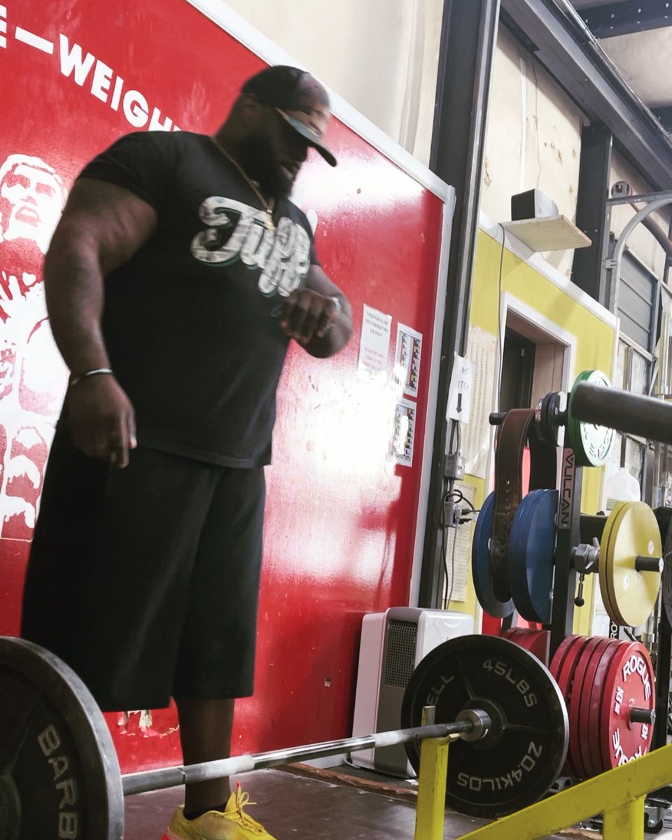 LeeBladez's tweet image. Play time over …. This is the Bog Leagues‼️ #ironaddict  #freeweightgym #powerlifter #watch #time #gym