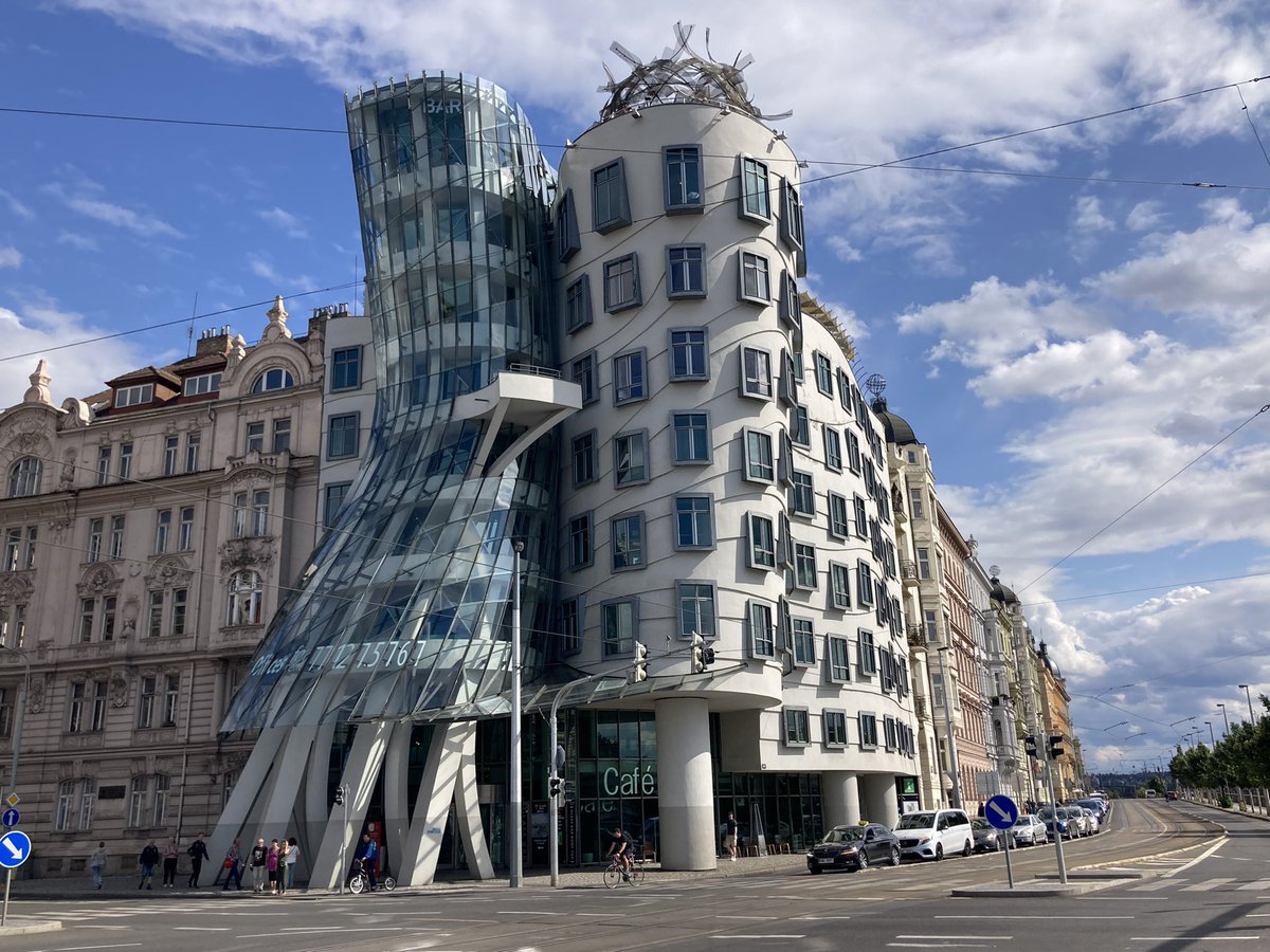 euro_tour's tweet image. プラハ(🇨🇿チェコ)。
本日の風景より。
⑦ダンシングハウス