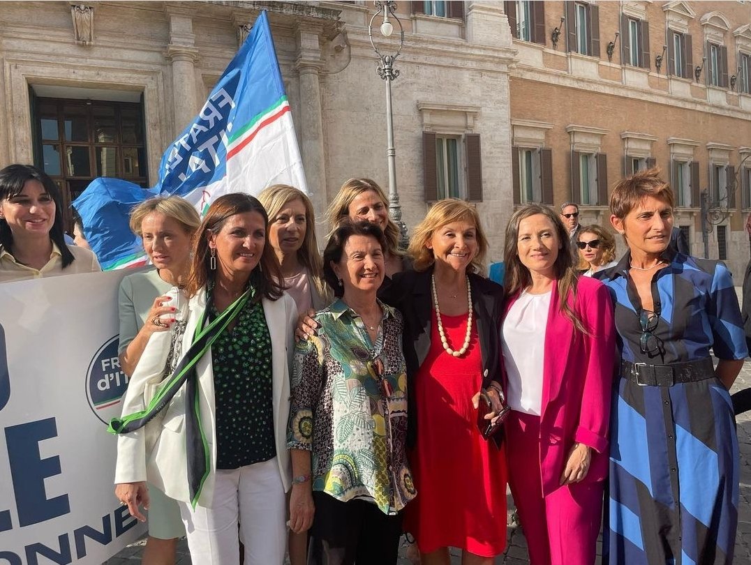 Tocca al #Senato fare l'ultimo miglio, quello che manca per contrastare un #crimine aberrante come l'#uteroinaffitto.
Con le colleghe della Camera e alcune senatrici ho voluto ribadire il nostro no alla #maternitàsurrogata, che descrive parte della schiavitù del nuovo millennio.