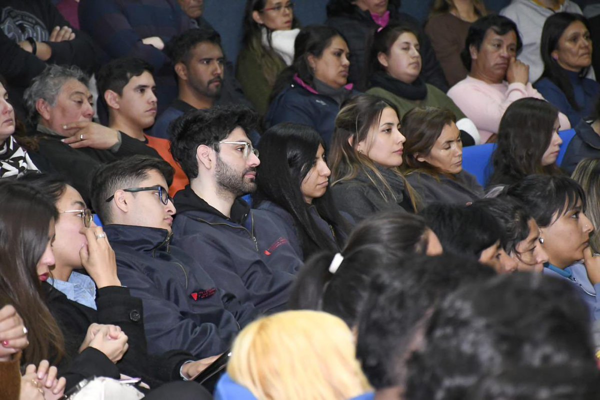 En nuestro modelo de Gobierno, los empleados públicos son la mejor inversión que podemos hacer para trabajar día a día en función de las demandas sociales; mientras que para otros son un gasto que debe reducirse, al igual que otras políticas públicas como educación y salud.