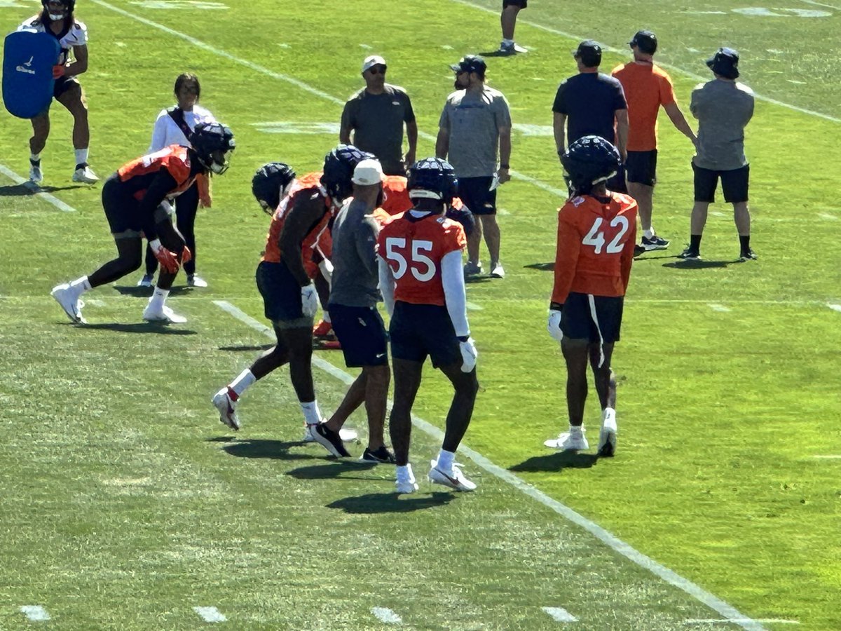 RT @ZacStevensDNVR: First look at No. 55 Frank Clark in a Denver Broncos jersey. https://t.co/rSZNr4Mm64