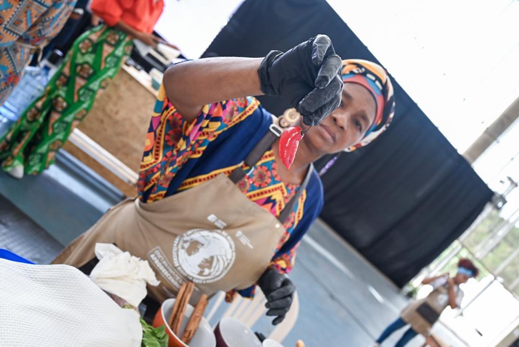 Bravoarthur's tweet photo. #Hoy desde Cali nos unimos a la agenda del Encuentro Internacional de Mujeres Afrodescendientes, #TejiendoDesdeLaRaíz, para conmemorar el Día Internacional de la Mujer Afrodescendiente exaltando las cocinas del Pacífico 🇨🇴 y posicionando a Colombia en el mapa mundial del turismo. https://t.co/2SB5mKWYRK