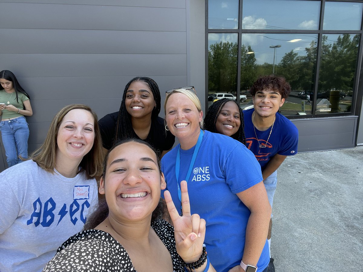 ABECatACC's tweet photo. Some of our rockstar seniors took time out of their summer breaks today to come share their advice and insight to our incoming freshmen.. what an awesome ABEC family we have 🎉 https://t.co/ujFItgsFkz