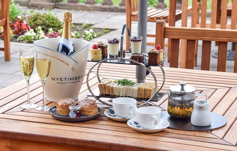 Quintessentially British Afternoon Tea on the Terrace, who can say no to that 🍰 Served from 12-3:30pm, this is the perfect afternoon treat for you and a friend or loved one. For more information or to book today inglewoodmanor.co.uk/dining/book-a-…