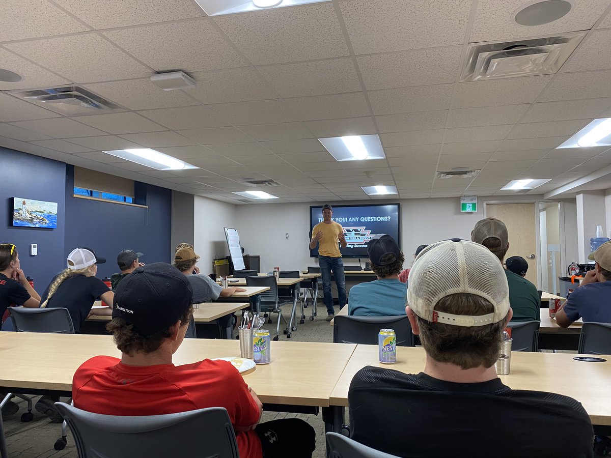 Caleigh Slits tweet media