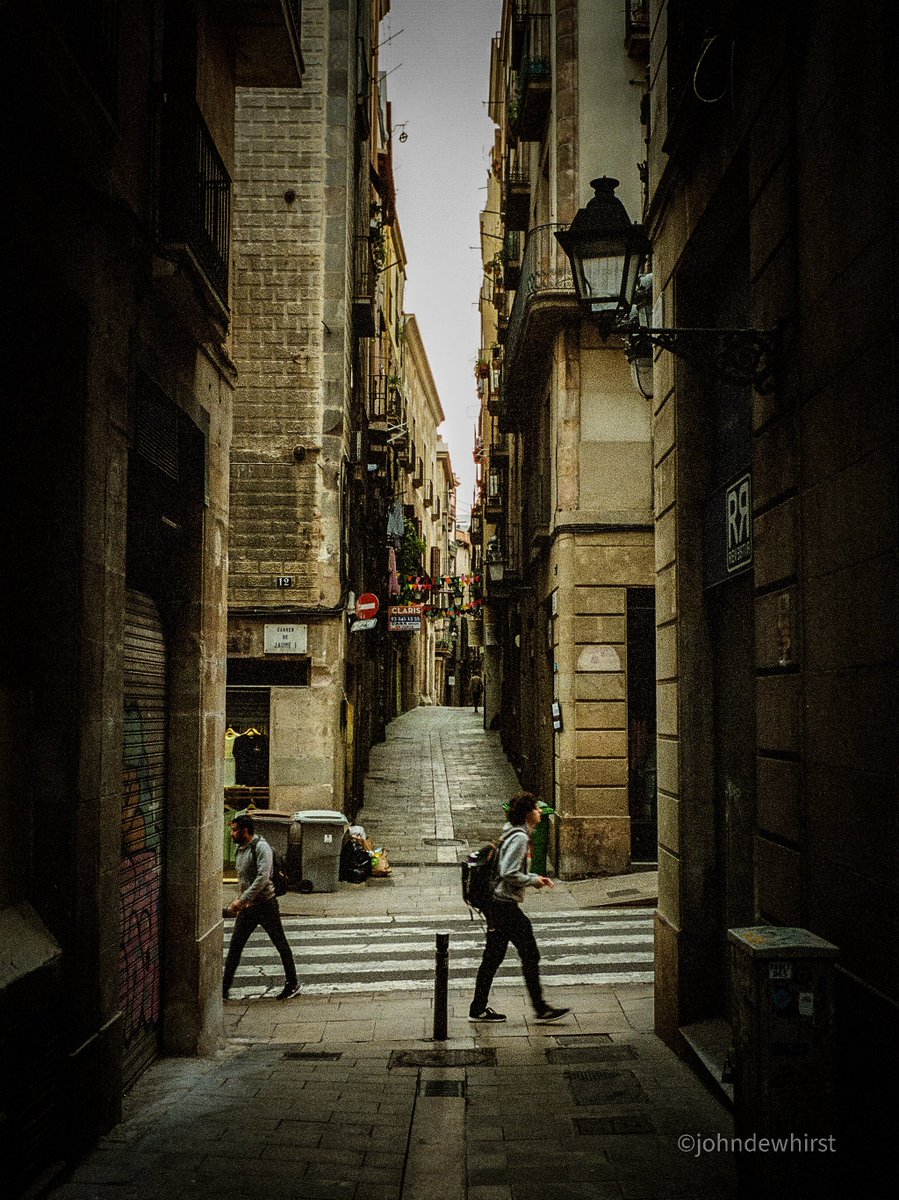 Alley. Gothic Quarter, #Barcelona. #BarriGotic #BarrioGotico #urbanphotography