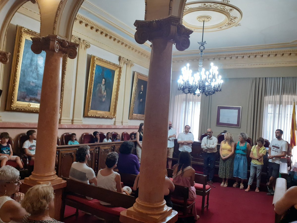 ⛱️ Un any més, infants sahrauís de 8 a 12 anys passen els mesos d’estiu a #VNG al costat de famílies vilanovines, dins el projecte Vacances en pau, que organitza Acció Solidària amb el Sàhara.
🏫 Els 13 nens i nenes han estat rebuts avui a l’Ajuntament.
🌞 Benvinguts!