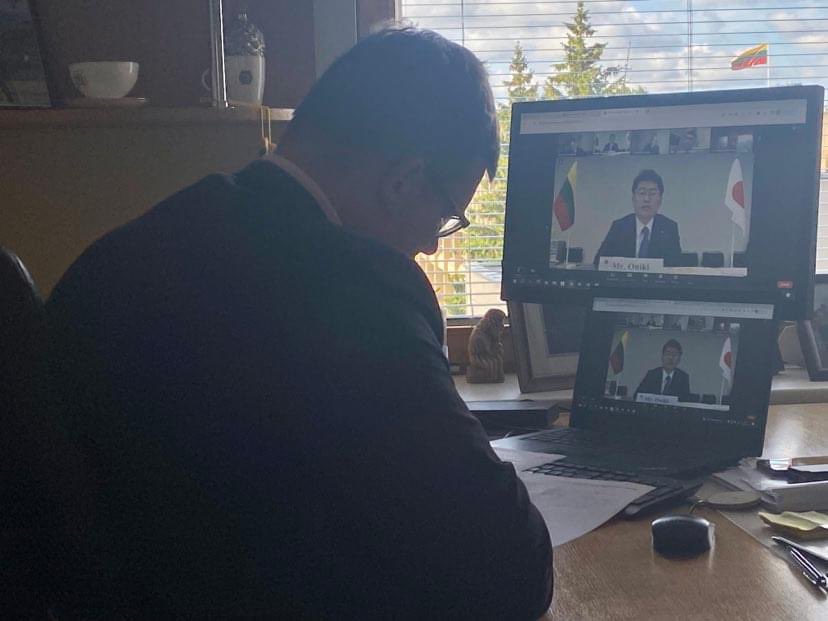 Remote meeting with <a href="/onikidon/">鬼木　誠</a>, Chairman of the National Security Committee 🇯🇵

Topics discussed: parliamentary dialogue between 🇱🇹 and 🇯🇵, cooperation with #NATO, strengthening cyber security, combating disinformation, increasing support for 🇺🇦
<a href="/AbukeviciusM/">Margiris Abukevicius</a>
