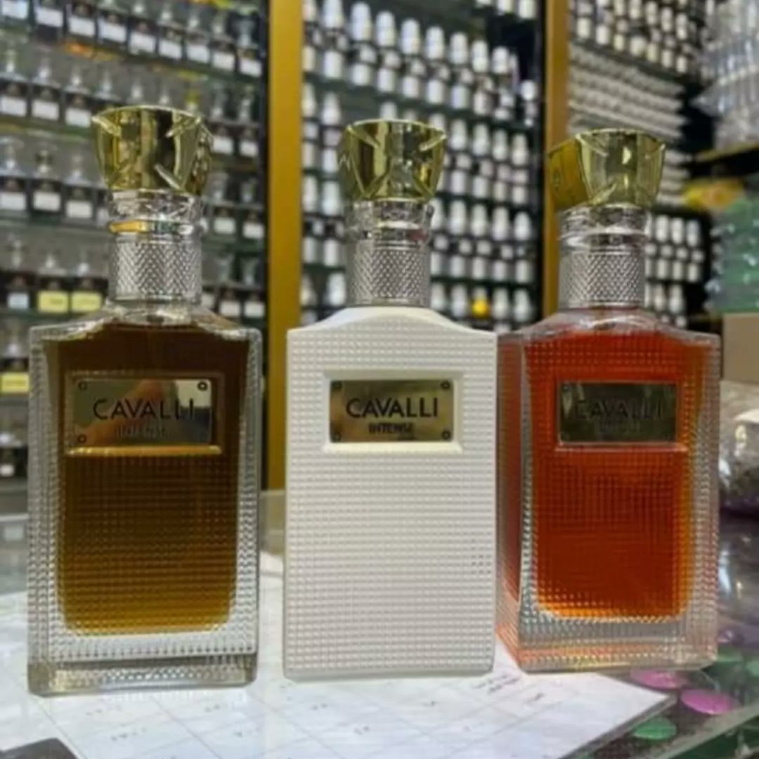 عطر CAFALLI ياتي بثلاث ماركات البني والابيض رجالي والاحمر نسائي عبوة ١٠٠ ملي .هذا العطر هو الاختيار الامثل للرجال والنساء . لمن يبحث عن رائحة فريدة وجذابة استمتعو بلحظات ممتعه وبدرجة عاليه من الثباتية والفوحان بشكل خيالي .
للتواصل  مراسلة خبراء وصناع العطور الفرنسية فرع إب