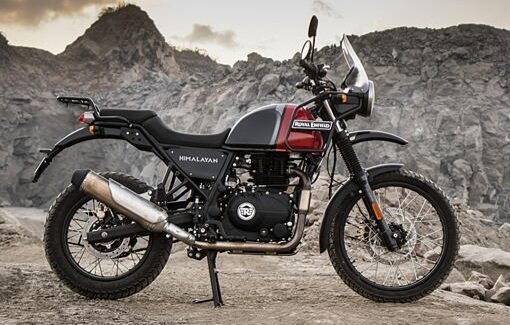 mallikonline's tweet image. Hey @royalenfield, what kind of silencer design you&apos;ve given to #himalayan and #Hunter350 bikes. I was driving behind a #himalayan and the emission was hitting right on my face. Hunter similar design. Please have some common sense and social responsibility in designing vehicles.