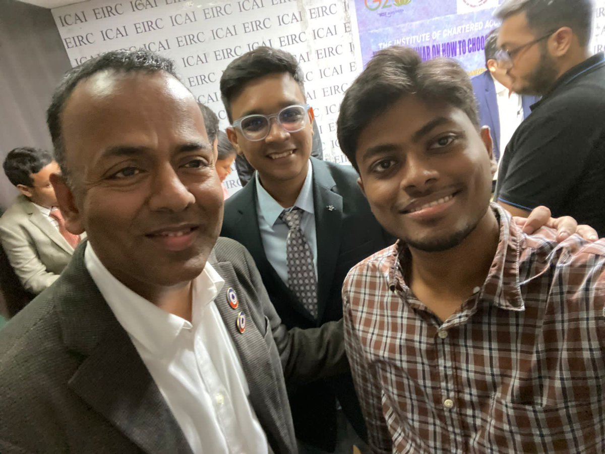 SurajJa75216107's tweet image. Loved interacting With sanjib sanghi sir. This man is such a character. 
#eicasa #eirc #ICAI