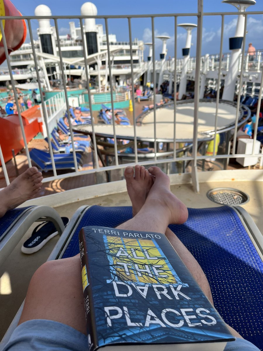 Catching up on some reading after touring Sorrento and Naples 🇮🇹
@TerriParlato #Books #Reading #AllTheDarkPlaces #NorwegianEpic 
#cruising