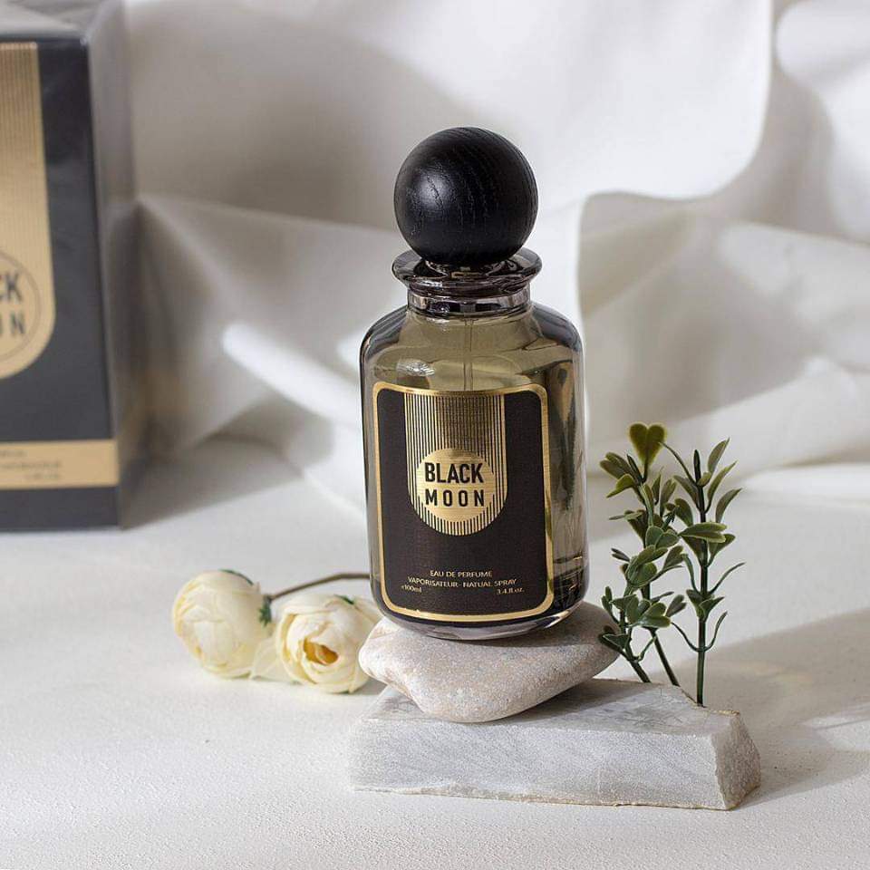 BLACK MOON 100 ML . عطر للجنسين يتمتع بشعور يقودك لثورة الجاذبية من الوهلة الأولى يتسلل إليك دون شعور إنة عطر يملأ حواسك بهجة ويزيد من  جمالك الآسر   لتكون فريداً في زمانك ومكانك .
للتواصل  مراسلة خبراء وصناع العطور الفرنسية فرع مدينة إب عبر واتساب. wa.me/967733337144 
.